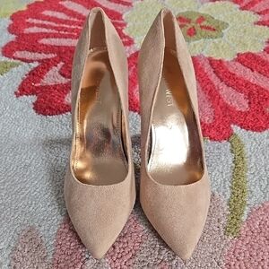 Nine West Size 7.5 Beige Rhinestone Studded Heels
